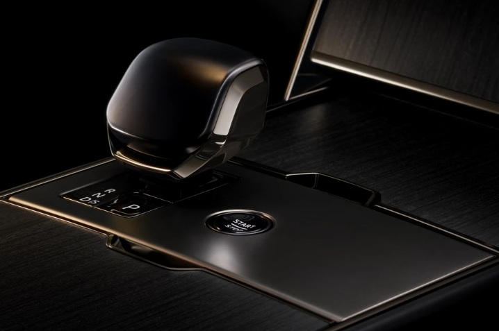 xehay_range20rover20sv20black_121225_7