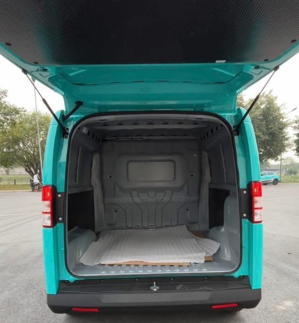 xehay_vf20ec20van_061225_4