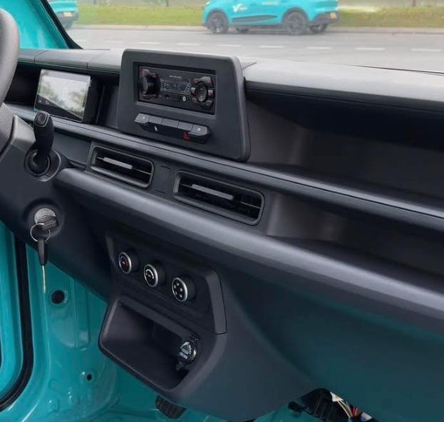 xehay_vf20ec20van_061225_5