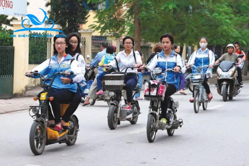 Xe đạp điện khác xe máy điện