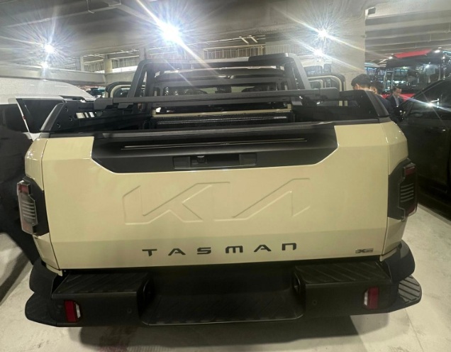 xehay_kia20tasman20vn_120126_3