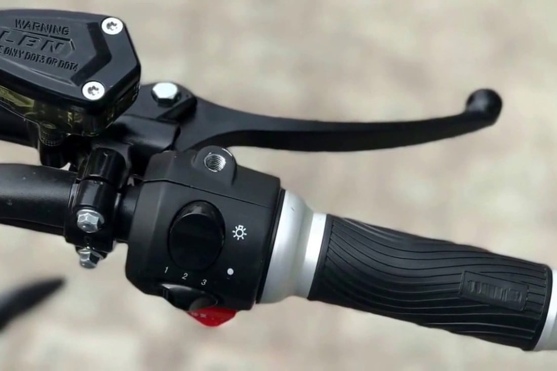 cac-loi-o-tay-ga-xe-dien-2_70657afb395b4da2a1f21425e098bdbc