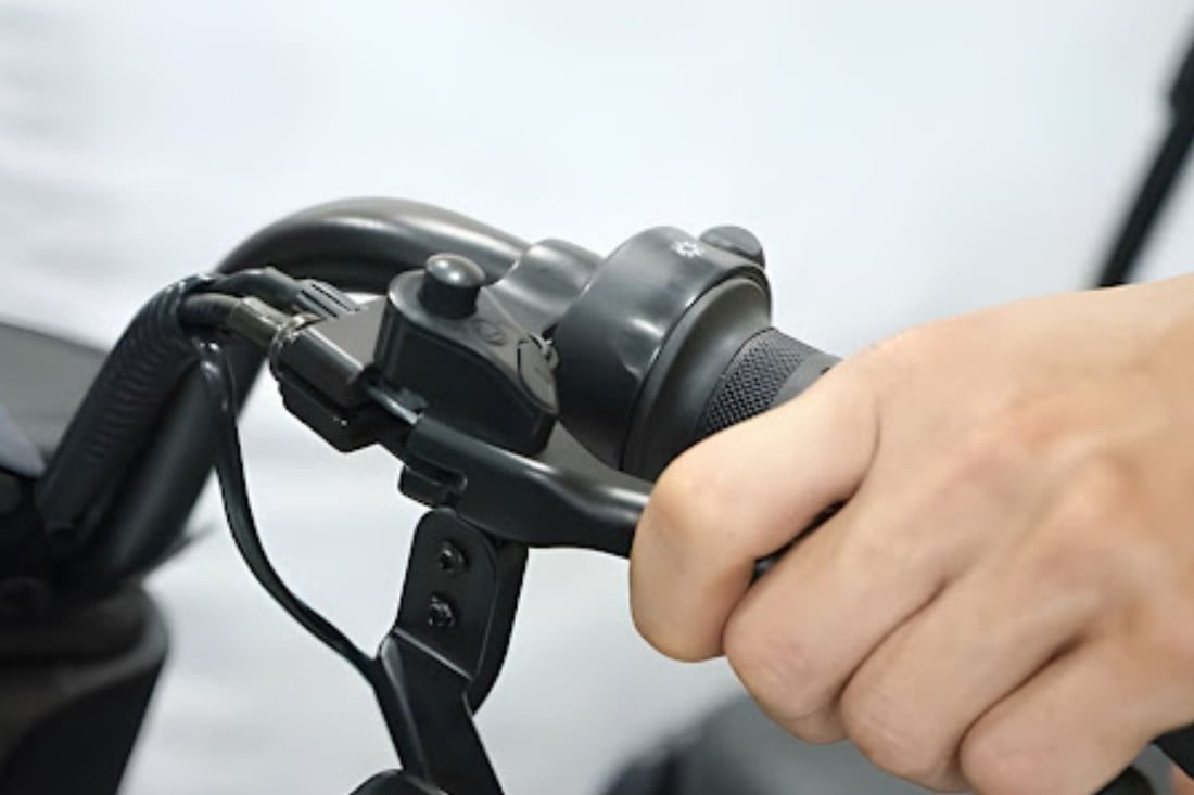 cac-loi-o-tay-ga-xe-dien-3_65aa91ebda044ef2b6a502628e68800d