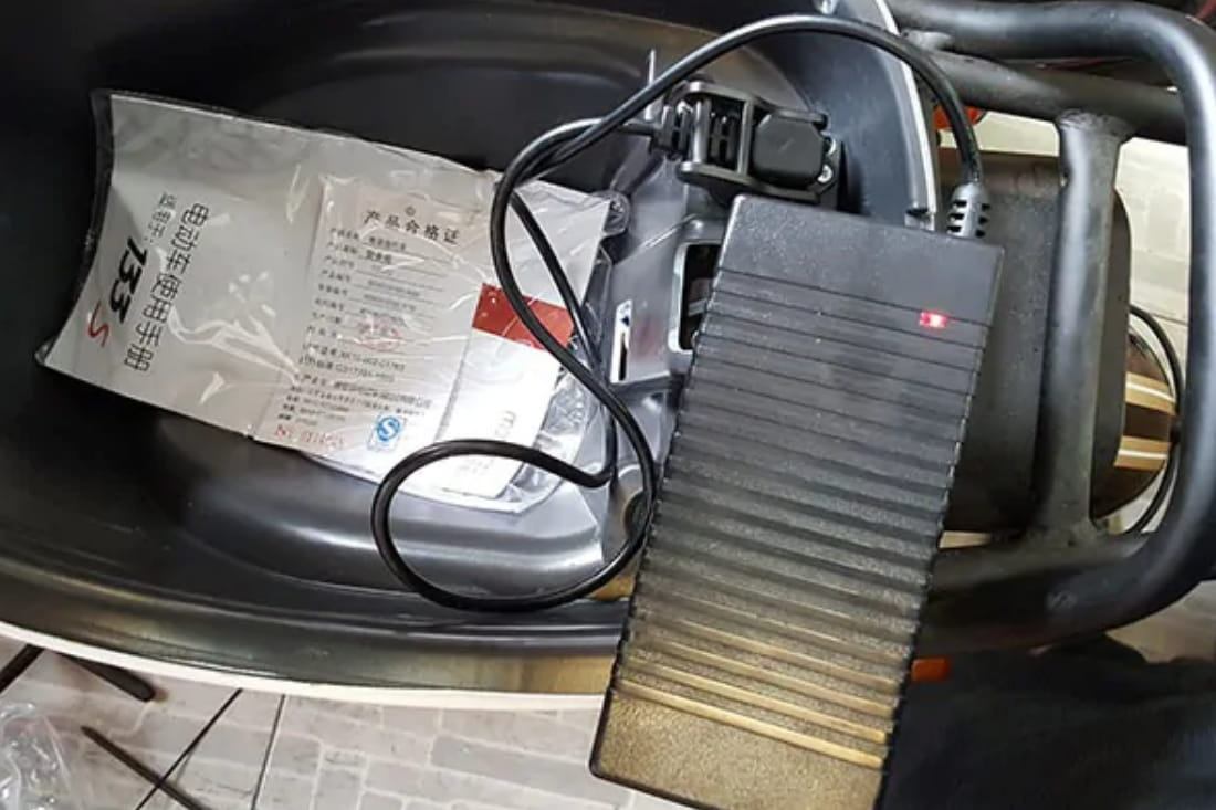 cuc-sac-xe-dien-bi-nong-1_d878891d5cd54a3199d5e7390fa42f0b