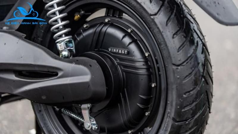 lop-xe-may-dien-het-bao-nhieu-tien-4_2ad3c86aa04c44f7b7eb0323779926d5 Các yếu tố ảnh hưởng đến giá thay lốp