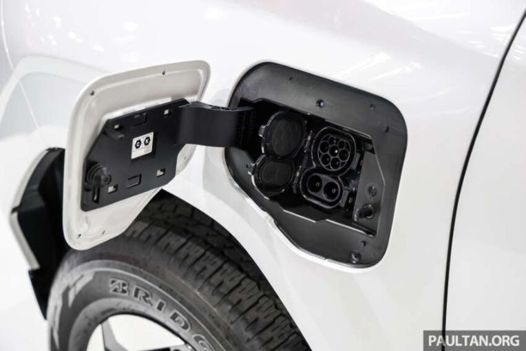 xehay_20hilux20ev20trien20lam_240326_3