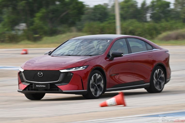 xehay_mazda206e_140326_6