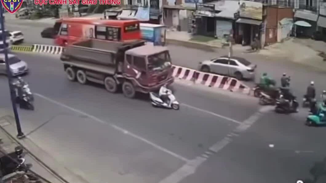 Tai nạn chết người vì chuyển làn không quan sát