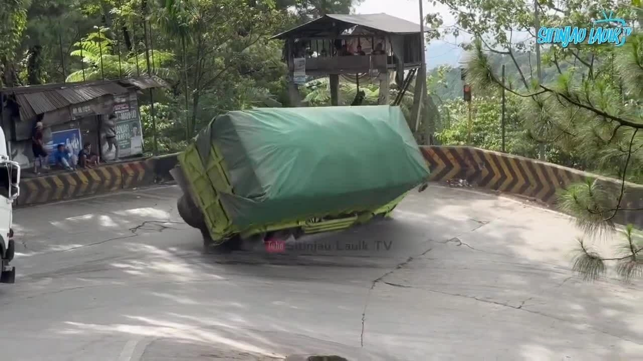 Tai nạn như cơm bữa ở khúc cua tay áo trên đường đèo