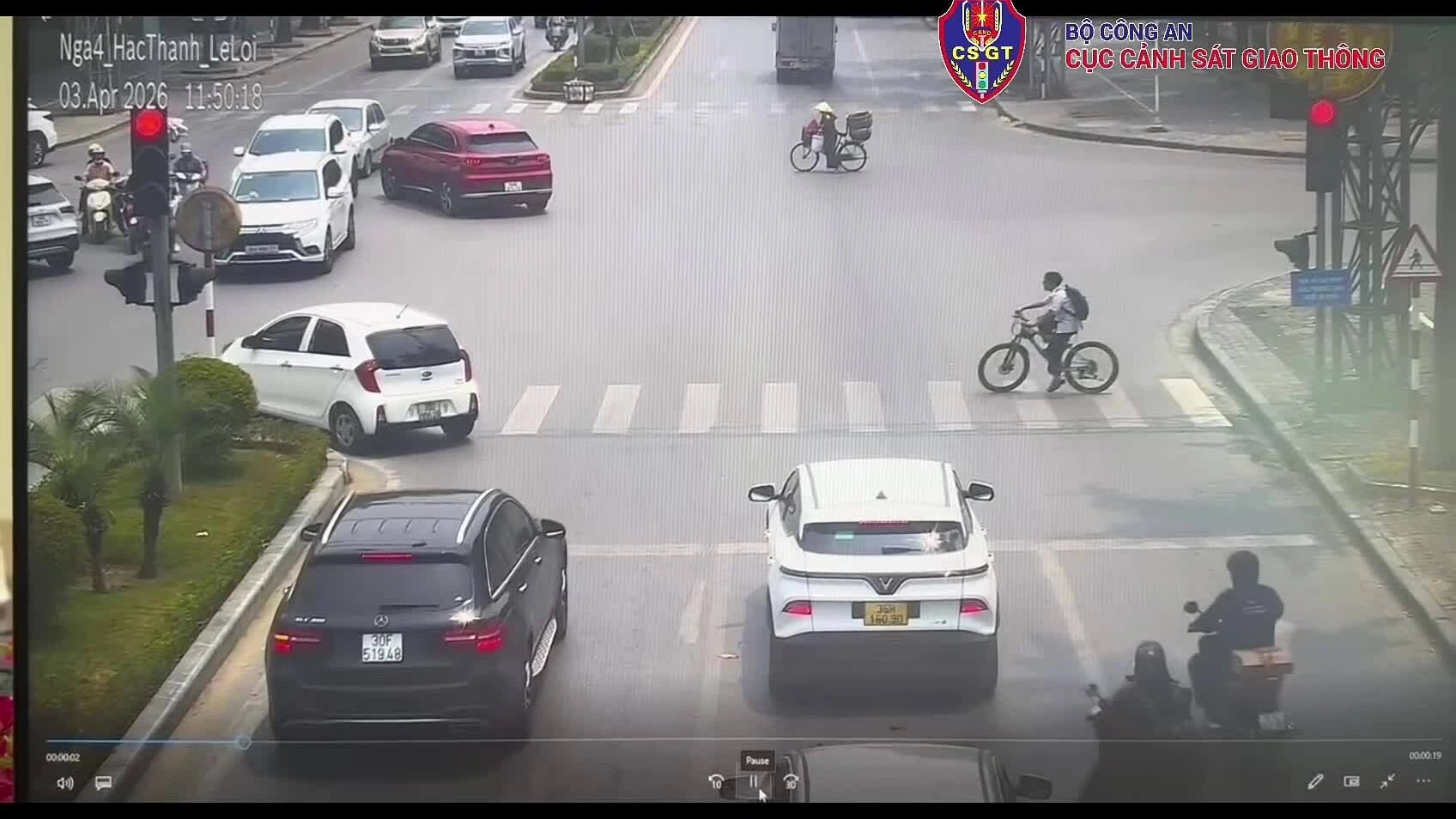 Cục CSGT giải thích lỗi quay đầu trên vạch sang đường