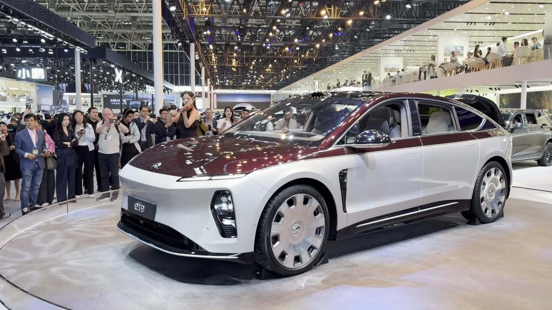 Ôtô lắc lư theo điệu nhạc