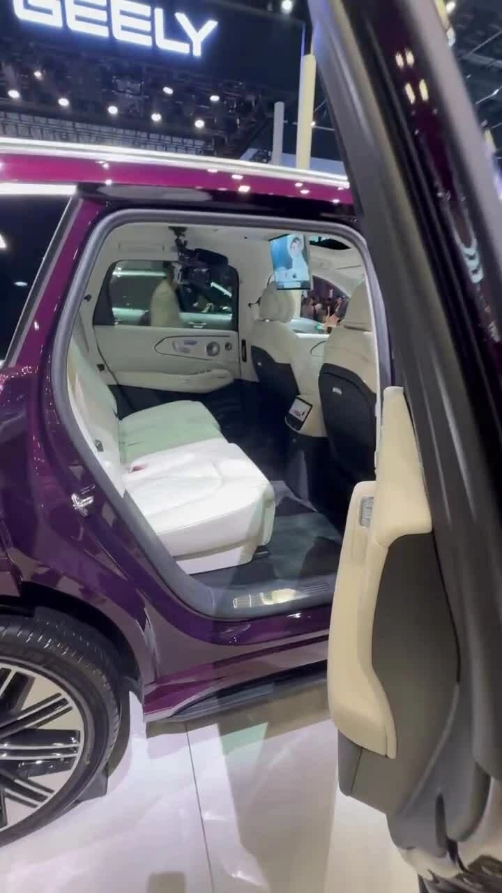 Zeekr 8X - SUV hybrid cỡ lớn mạnh 1.381 mã lực
