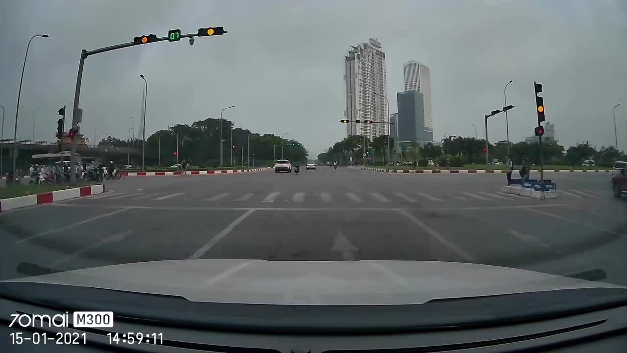 Đèn xanh 7s chuyển vàng tôi có bị phạt?