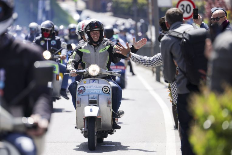 xehay_vespa208020nam_160526_1