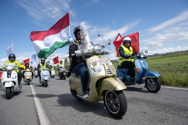 xehay_vespa208020nam_160526_2