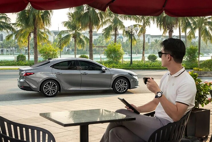 Toyota Camry vẫn là cái tên nổi bật trong phân khúc sedan hạng D tại Việt Nam.