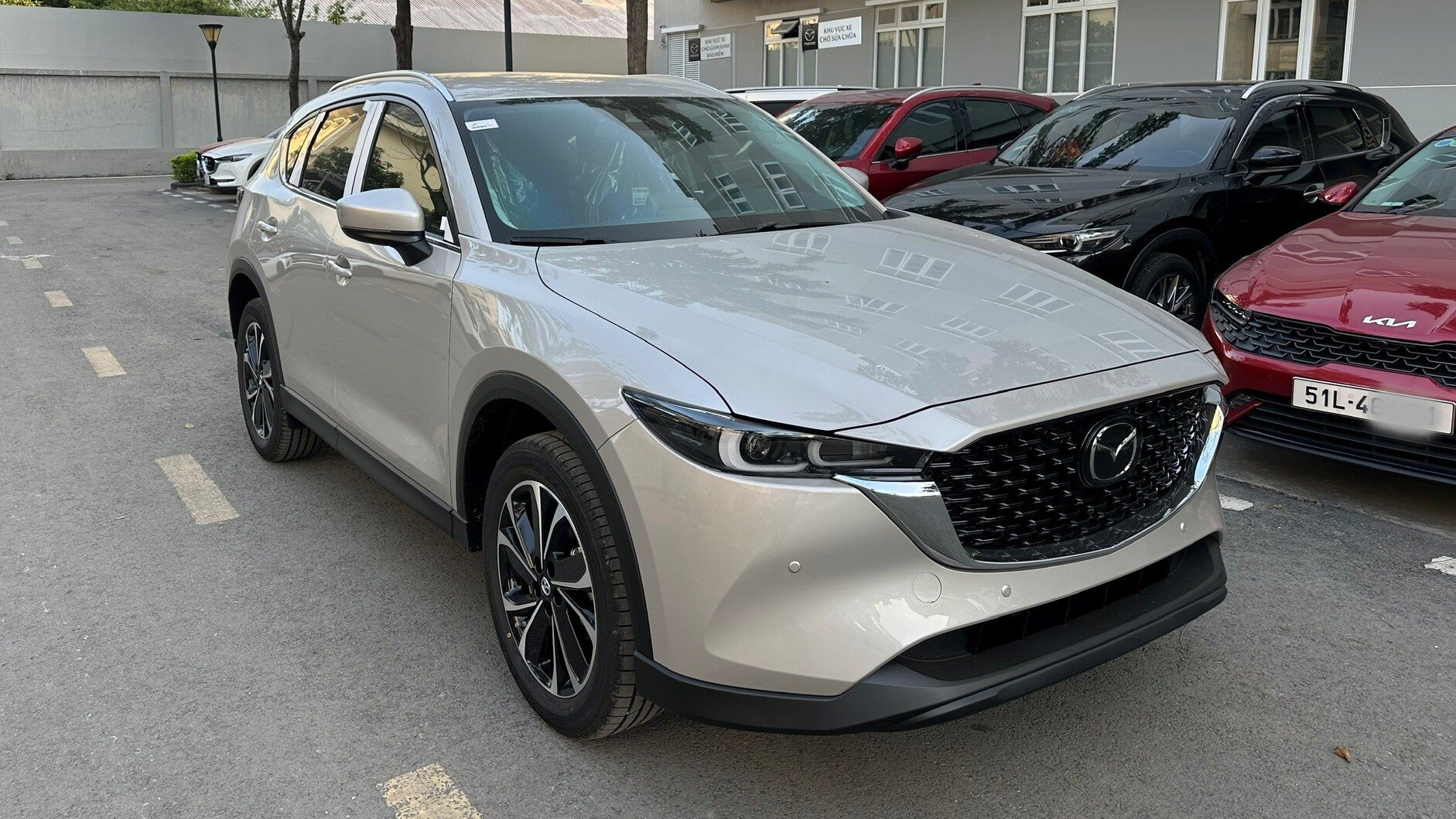 5-1784119314-222-width1882height1059 Mazda CX-5 luôn ở mức cao và ít nhiều làm khó loạt xe khác trong phân khúc CUV C.