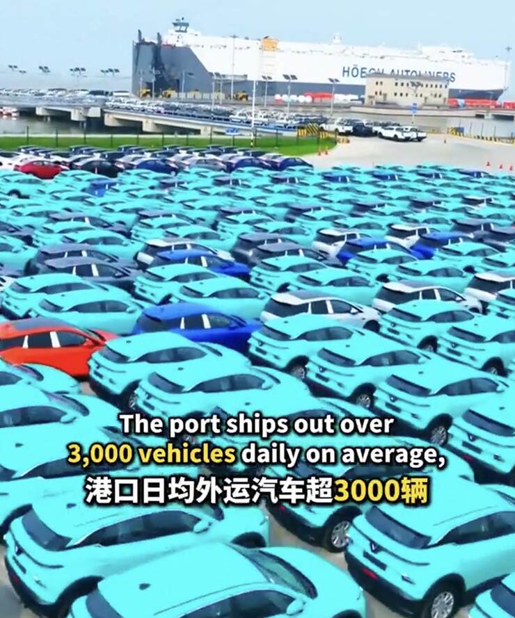 Nhiều chiếc VF 6 đang trên đường vận chuyển sang châu Âu. Ảnh cắt từ clip: This is Suzhou