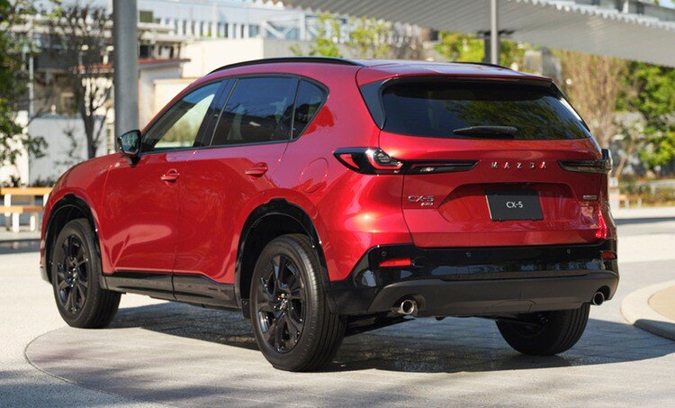 Mazda CX-5 có kích thướt tổng thể chiều dài x rộng x cao lần lượt là 4.690 x 1.860 x 1.695 mm.