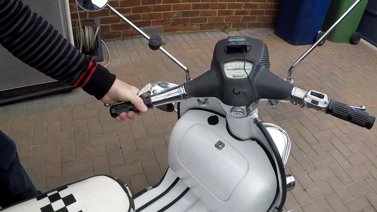 Cách xe Lambretta cổ sang số