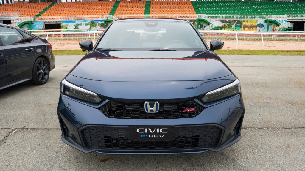 Camry HEV chạy lướt: "Vua giữ giá" hay nỗi ác mộng của thị trường xe cũ? - 4
