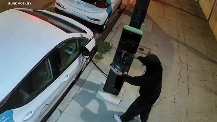 Cắt trộm dây sạc xe điện