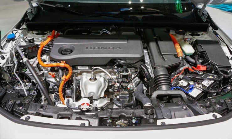 ci3-1784676228-19-width740height444 So sánh Honda Civic e: HEV RS và Toyota Yaris Cross Hybrid - 12
