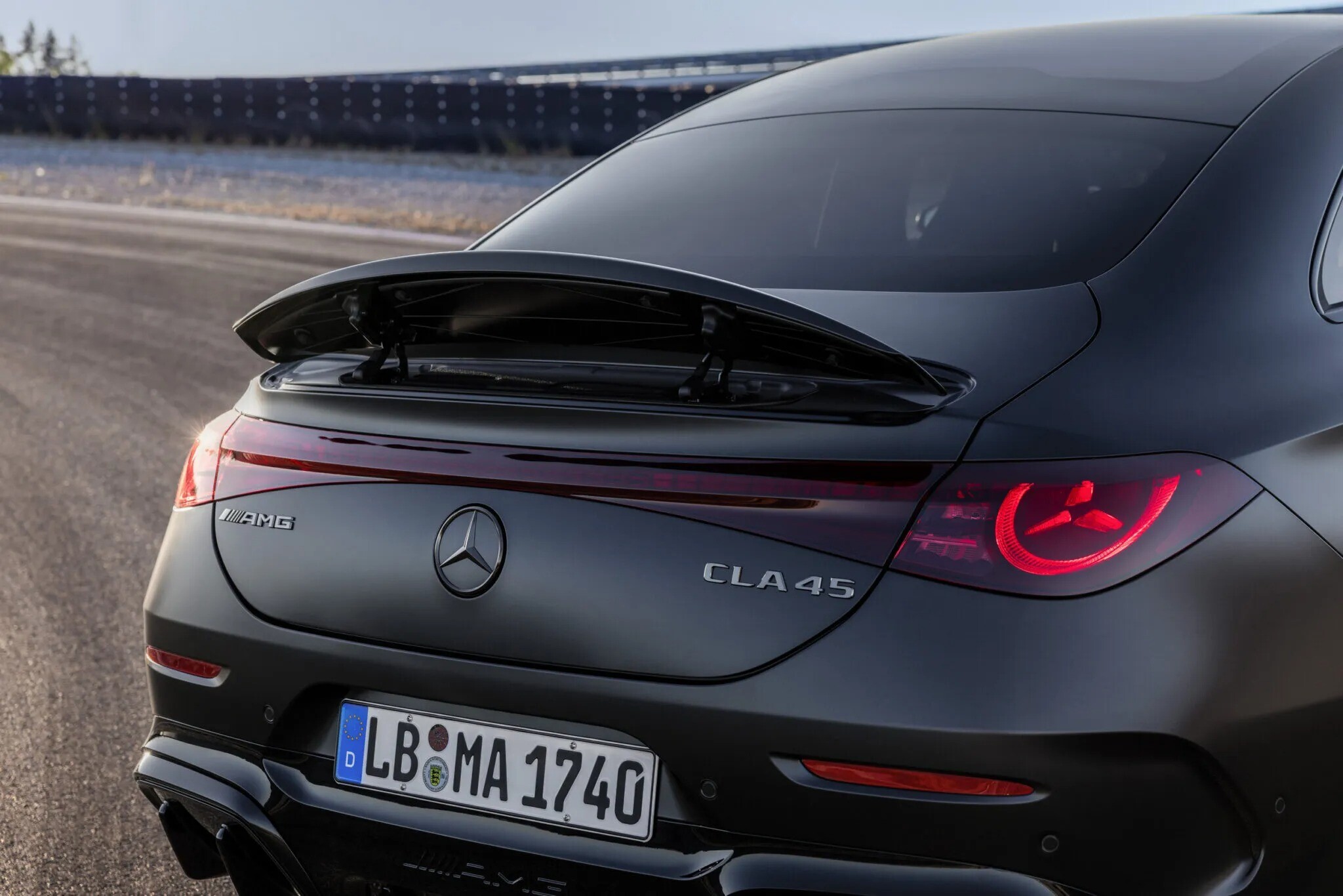 cla-7-1784122368-988-width2048height1366 Mercedes-AMG CLA 45 EV trình làng - 4
