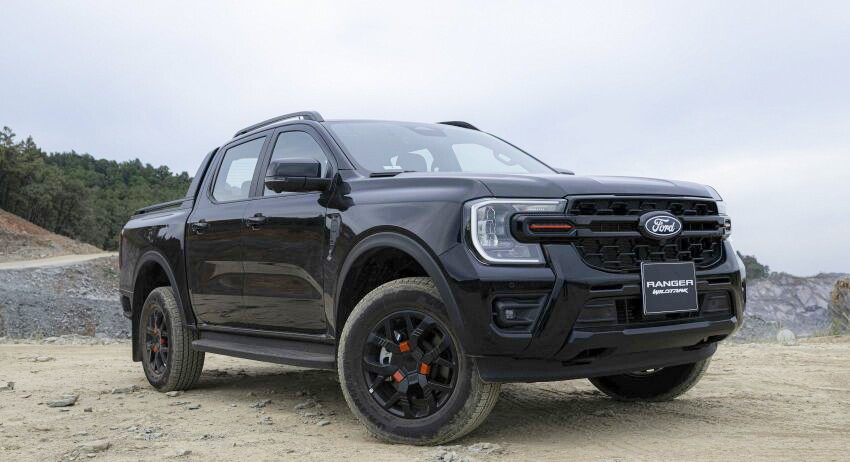 Ranger có các bản như XLS 2.0L 4×2, XLS 2.0L 4×4, Wildtrak 2.0L, Wildtrak 3.0L V6 và Raptor 3.0L EcoBoost.