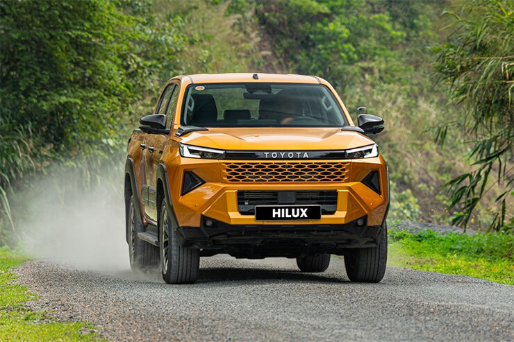 ford-ranger-3-copy-1783959788-41-width740height493 Ford Ranger "mất ngôi", Toyota Hilux bứt tốc với 1.000 xe bán ra - 1
