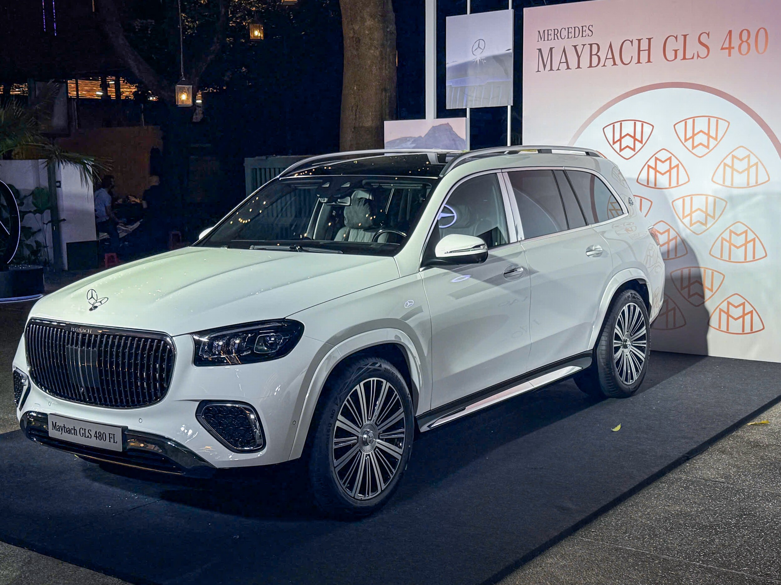 gls-4-1782498529-346-width2502height1876 Mercedes-Benz Việt Nam đã bổ sung phiên bản Mercedes-Maybach GLS 480 4MATIC Facelift