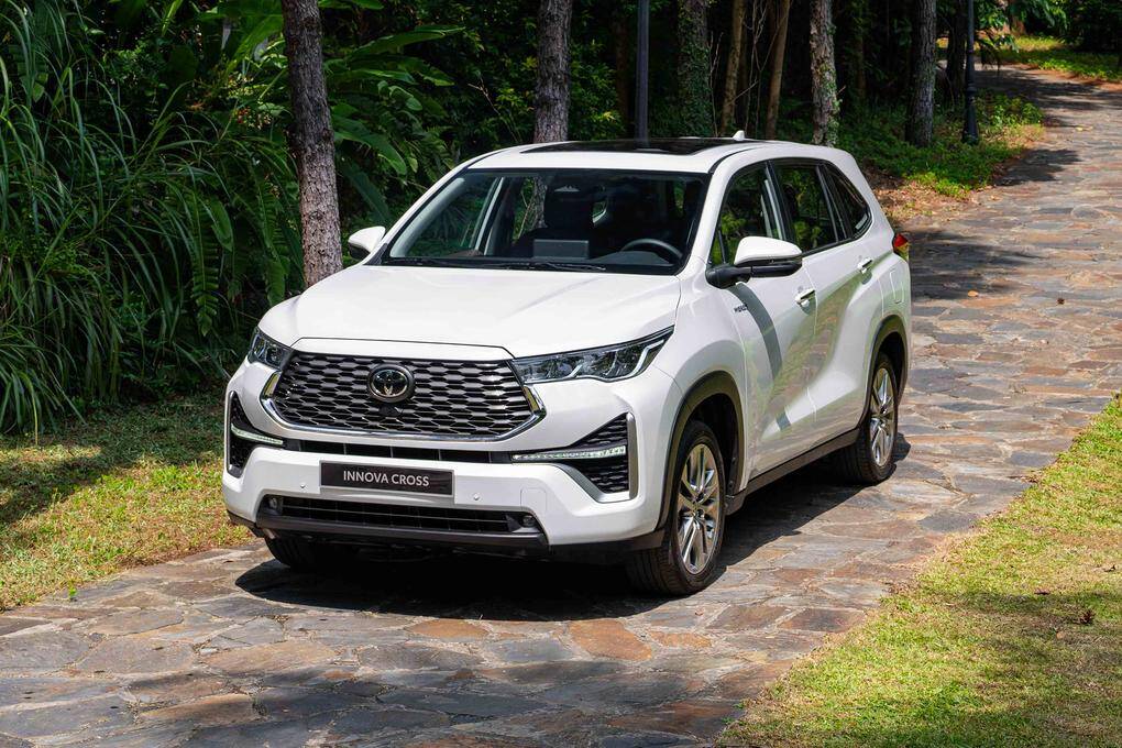 h-1-1784902496-519-width1020height680 Toyota Innova Cross đang là mẫu xe 7 chỗ sở hữu động cơ lai điện tại Việt Nam.