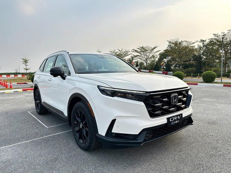honda8-1784761520-790-width740height555 Honda CR-V e: HEV RS lộ rõ ưu nhược điểm nào khi so kè các đối thủ? - 9