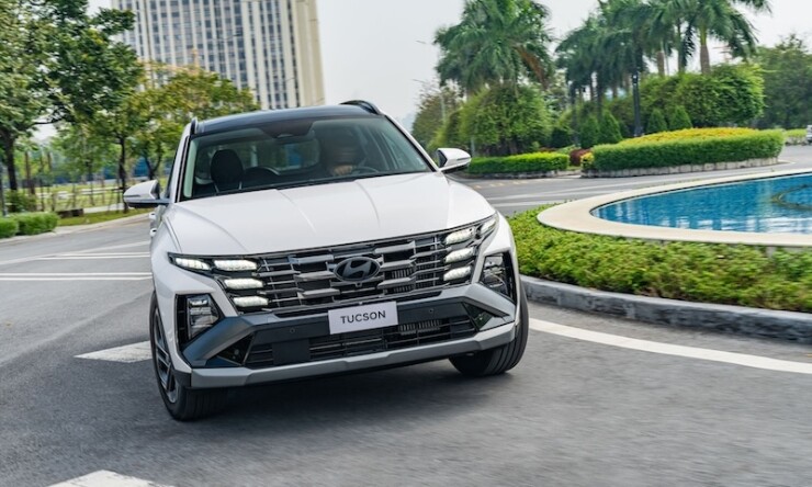 Hyundai Tucson và Toyota Camry Hybrid: Đâu là lựa chọn tốt hơn? - 5