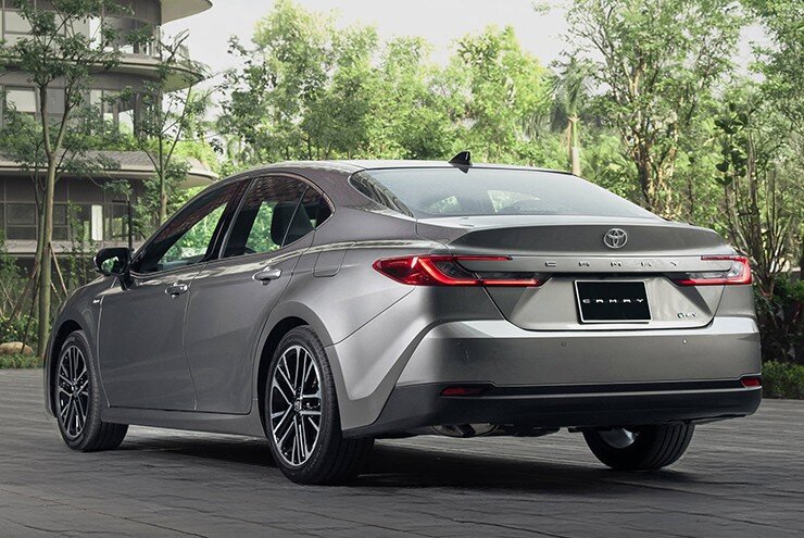 khai-tu-ban-may-xang-camry-hev-vo-tinh-phan-loai-lai-camryhev3-1784544129-169-width740height495 Khai tử bản máy xăng: Camry HEV vô tình phân loại lại "đẳng cấp" sếp Việt? - 2