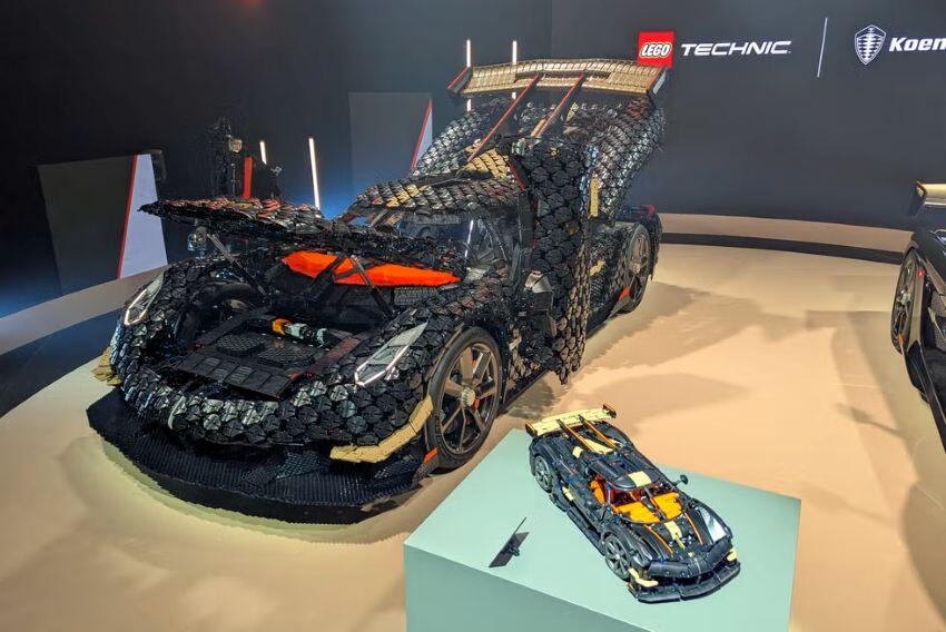 l-4-1782663898-299-width850height568 Phiên bản tỷ lệ 1:8, LEGO còn tạo ra một chiếc Sadair’s Spear kích thước thật với hơn 327.000 mảnh ghép.