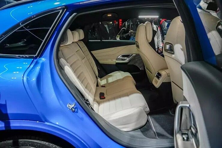 mercedes-benz-glc-the-he-moi-nhan-coc-tai-viet-nam-chay-hon-700-km-lan-sac-5-1785325706-486-width740height493 Mercedes-Benz GLC thế hệ mới nhận cọc tại Việt Nam, chạy hơn 700 km/lần sạc - 5