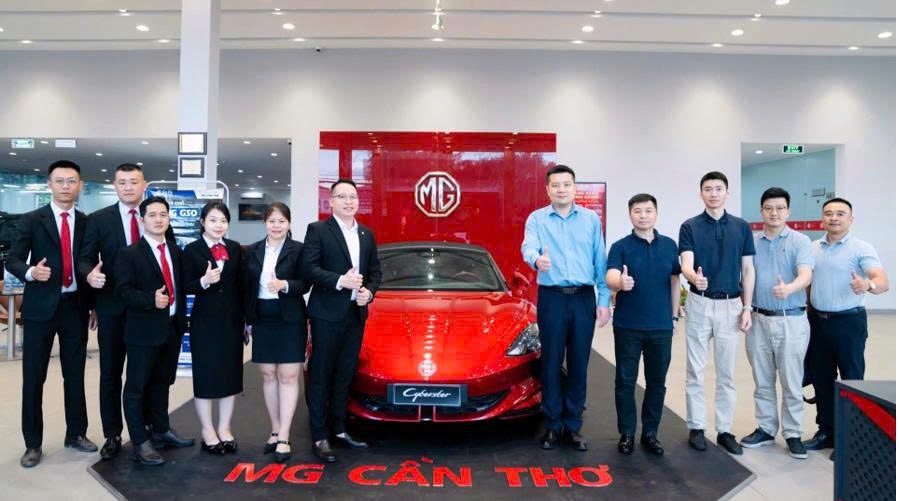 mg-viet-nam-bo-nhiem-tong-giam-doc-moi-huong-den-giai-doan-phat-trien-dot-pha-z7875959232377_7e3f4fac9dc058a2df27d0fe0b460daa-1779969886-108-width899height501 Ông Tang Donghui (người thứ 5, từ phải qua) sẽ đẩy mạnh chiến lược phát triển dài hạn của SAIC Motor tại khu vực Đông Nam Á.