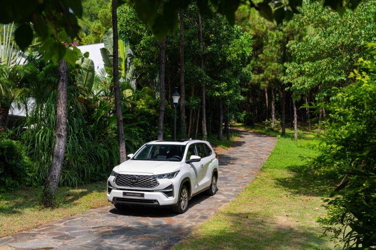 s-1-1784045782-345-width764height509 Toyota Innova Cross là một trong những chiếc xe MPV 7 chỗ được nhiều khách hàng Việt lựa chọn.