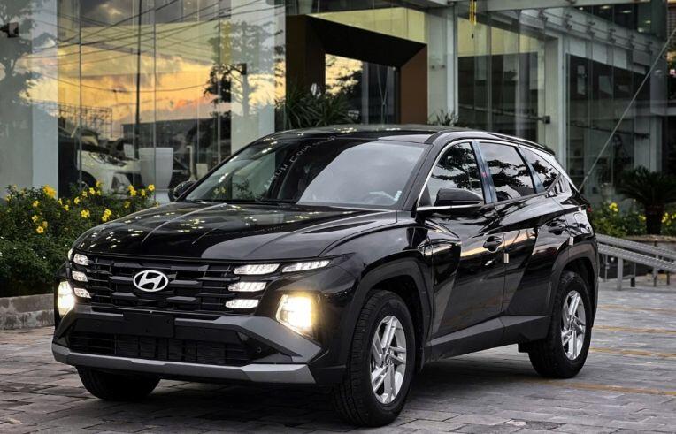 s-2-1784045926-921-width764height491 Hyundai Tucson là mẫu xe SUV 5 chỗ đang được nhiều khách hàng Việt quan tâm.