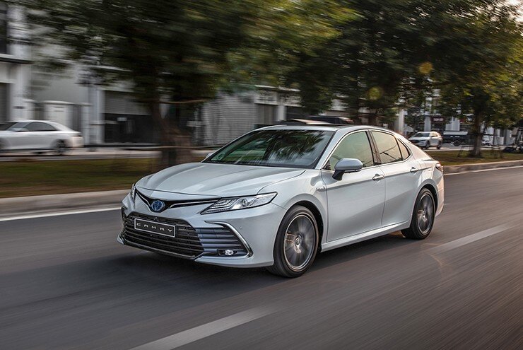 Sếp mua Camry Hybrid: Tài xế khóc ròng vì mất khoản "thu nhập ngầm"? - 1