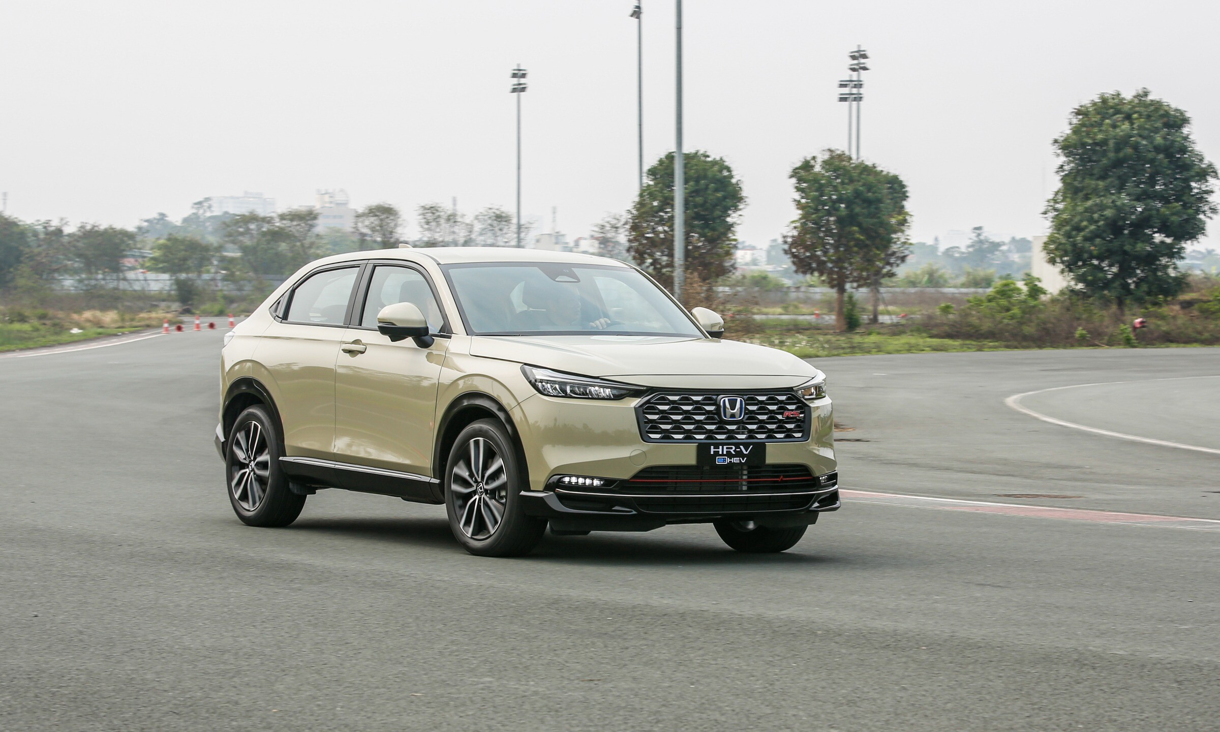So sánh Kia Seltos và Honda HR-V: Thiết kế thể thao và trang bị vượt trội - 2
