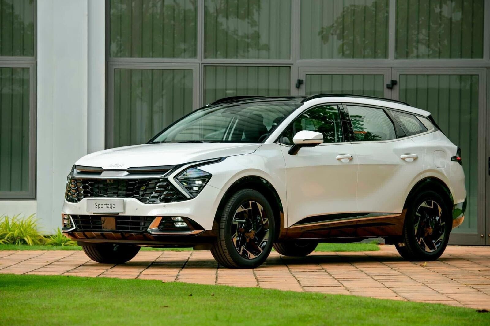 Hai mẫu SUV Kia tầm giá 1 tỷ nổi bật với loạt công nghệ an toàn hiện đại - 1