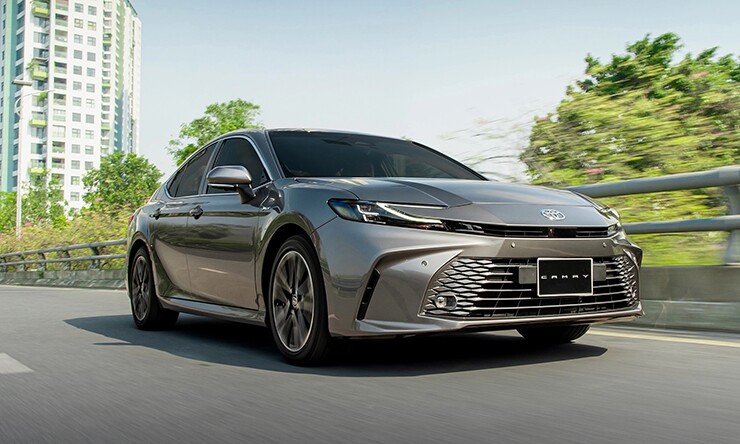 toyota-camry-hev-duoc-dieu-chinh-gia-giam-140-trieu-dong-1-1782962599-898-width740height444 Toyota Camry HEV được điều chỉnh giá giảm 140 triệu đồng - 1