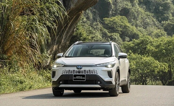 xe-5-1784542211-908-width740height451 Mua xe 5 chỗ hybrid nào tốt hơn: HR-V e:HEV RS hay Corolla Cross HEV? - 2