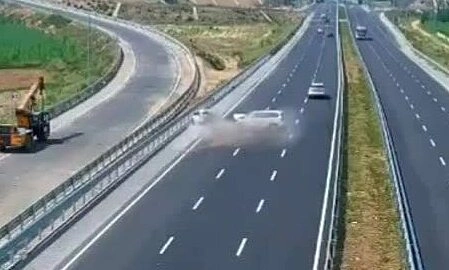 Xe SUV đâm văng ôtô đi lùi trên cao tốc, 4 người thiệt mạng