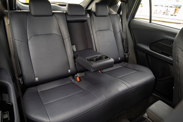 ya5-1784676212-598-width740height493 So sánh Honda Civic e: HEV RS và Toyota Yaris Cross Hybrid - 8