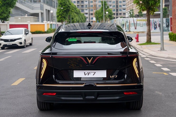 Giá xe VinFast VF 7 cập nhật tháng 8/2026 - 8