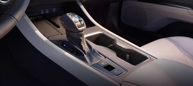 12-1787709427-297-width740height333 Toyota Camry 2026 trình làng, nâng cấp loạt tiện nghi, giá từ 666 triệu đồng - 12