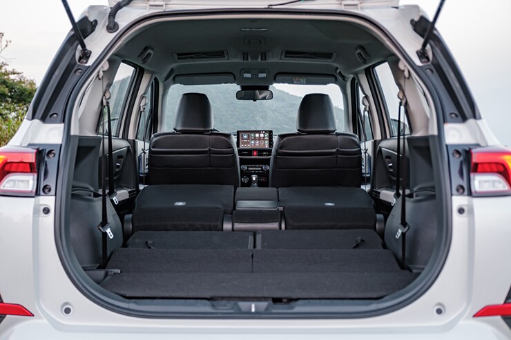 13-1786618326-22-width740height493 Giá xe Toyota Veloz Cross tháng 8/2026, hỗ trợ 100% phí trước bạ - 13
